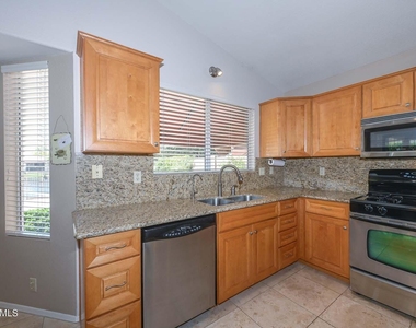 10509 W Runion Drive - Photo Thumbnail 9