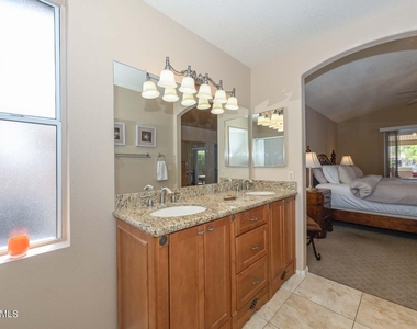 10509 W Runion Drive - Photo Thumbnail 16