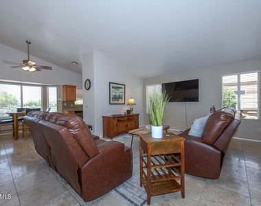 10509 W Runion Drive - Photo Thumbnail 3