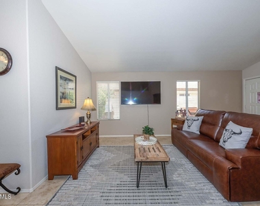 10509 W Runion Drive - Photo Thumbnail 2
