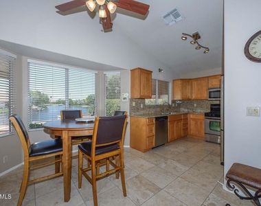 10509 W Runion Drive - Photo Thumbnail 7