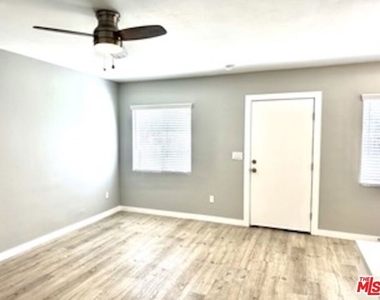 613 S Prairie Avenue - Photo Thumbnail 2
