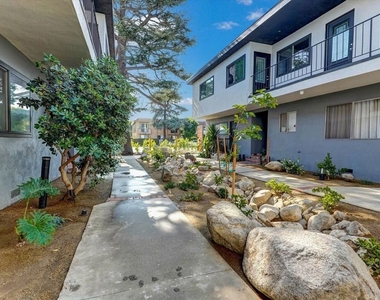 5722 Woodman Ave - Photo Thumbnail 14