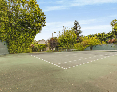 821 N Whittier Drive - Photo Thumbnail 8