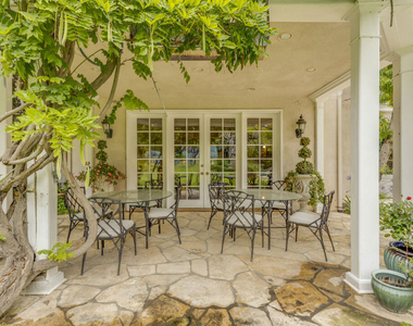 821 N Whittier Drive - Photo Thumbnail 7