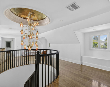 821 N Whittier Drive - Photo Thumbnail 33