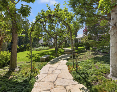 821 N Whittier Drive - Photo Thumbnail 46