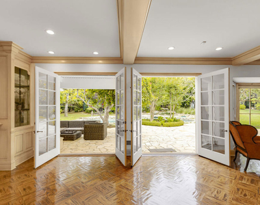 821 N Whittier Drive - Photo Thumbnail 4