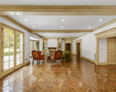 821 N Whittier Drive - Photo Thumbnail 12