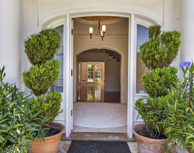 821 N Whittier Drive - Photo Thumbnail 2