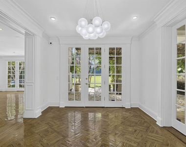 821 N Whittier Drive - Photo Thumbnail 11