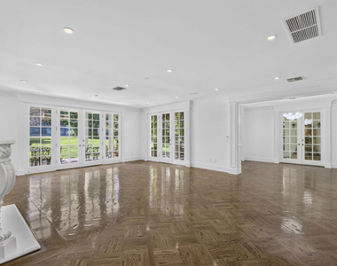 821 N Whittier Drive - Photo Thumbnail 10