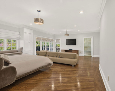 821 N Whittier Drive - Photo Thumbnail 36