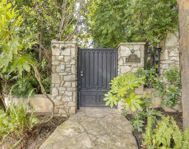 821 N Whittier Drive - Photo Thumbnail 14