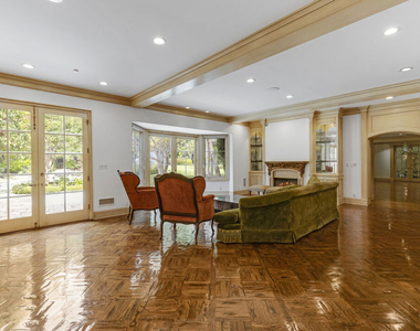 821 N Whittier Drive - Photo Thumbnail 13