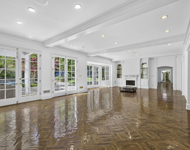 821 N Whittier Drive - Photo Thumbnail 3