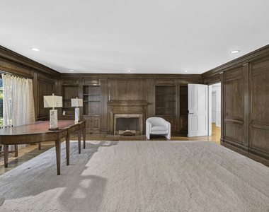 821 N Whittier Drive - Photo Thumbnail 19
