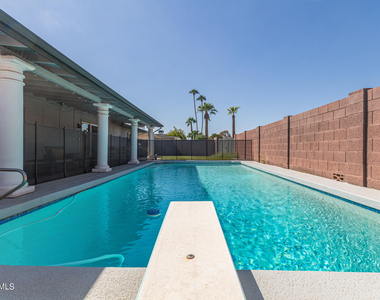 8742 E Weldon Avenue - Photo Thumbnail 1