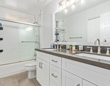8742 E Weldon Avenue - Photo Thumbnail 28