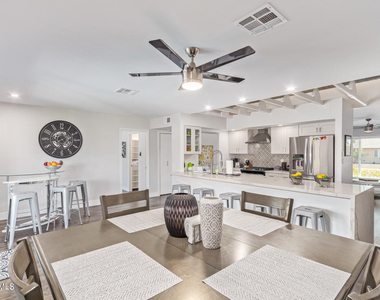 8742 E Weldon Avenue - Photo Thumbnail 6