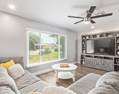 8742 E Weldon Avenue - Photo Thumbnail 17