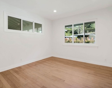 1919 San Ysidro Drive - Photo Thumbnail 9