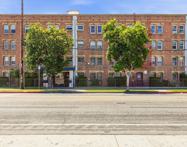 4125 S Figueroa Street - Photo Thumbnail 2