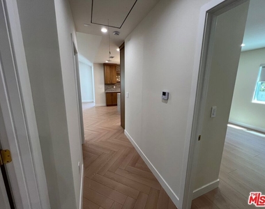 13338 Magnolia Boulevard - Photo Thumbnail 29