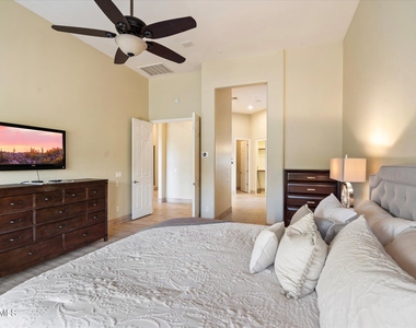 7917 E Thunderhawk Road - Photo Thumbnail 14