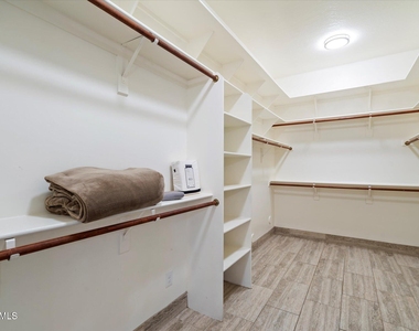 7917 E Thunderhawk Road - Photo Thumbnail 17