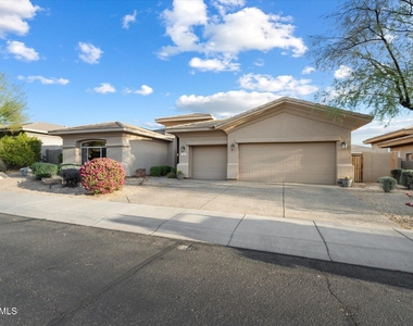 7917 E Thunderhawk Road - Photo Thumbnail 1