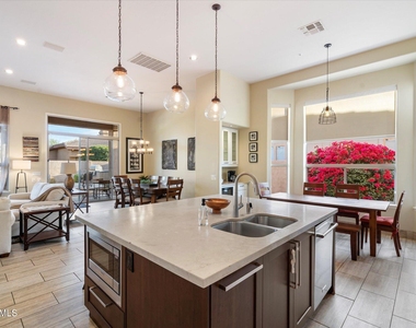 7917 E Thunderhawk Road - Photo Thumbnail 10