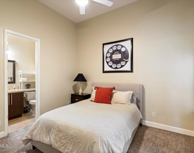 7917 E Thunderhawk Road - Photo Thumbnail 18