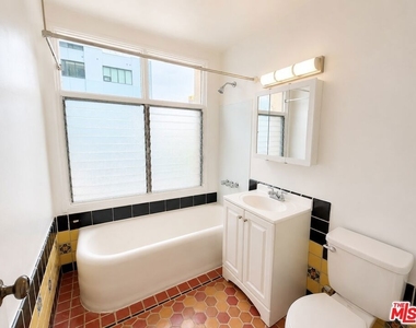 634 S Gramercy Place - Photo Thumbnail 8