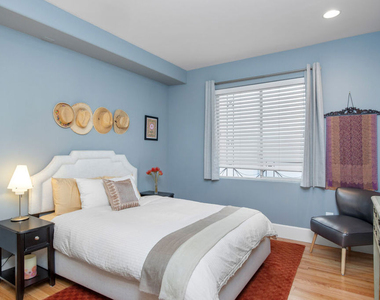 11723 Goshen Avenue - Photo Thumbnail 12