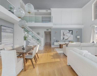 11723 Goshen Avenue - Photo Thumbnail 4