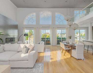 11723 Goshen Avenue - Photo Thumbnail 4