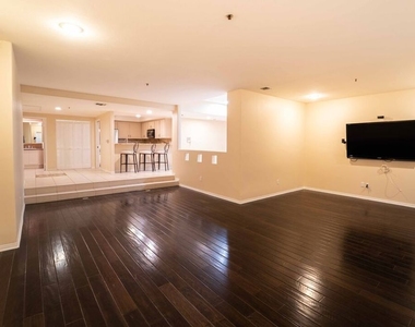 12011 Goshen Avenue - Photo Thumbnail 10