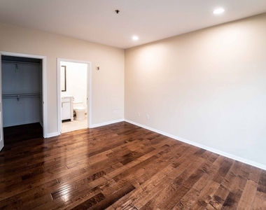 12011 Goshen Avenue - Photo Thumbnail 17