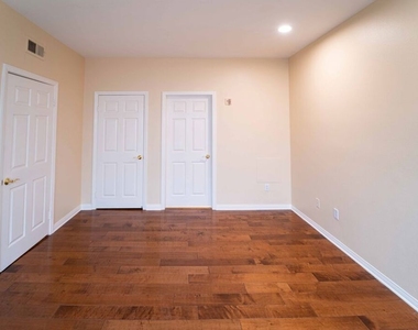12011 Goshen Avenue - Photo Thumbnail 18