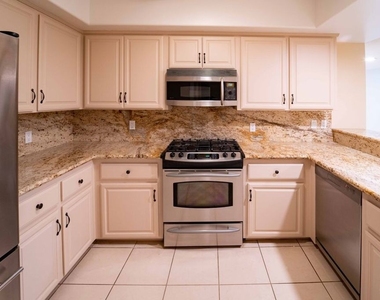 12011 Goshen Avenue - Photo Thumbnail 3