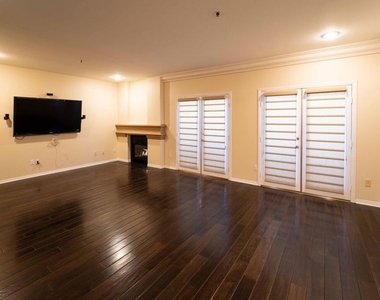 12011 Goshen Avenue - Photo Thumbnail 11