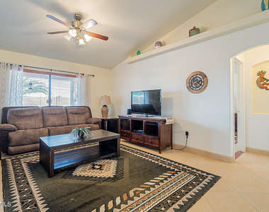 1105 N Cota Lane - Photo Thumbnail 8