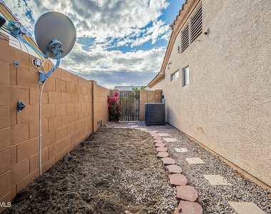 1105 N Cota Lane - Photo Thumbnail 41