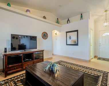 1105 N Cota Lane - Photo Thumbnail 12