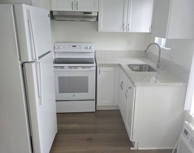543 S Oxford Avenue - Photo Thumbnail 1