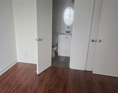 543 S Oxford Avenue - Photo Thumbnail 3