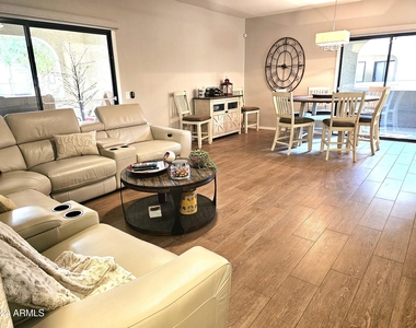 15225 N 100th Street - Photo Thumbnail 2
