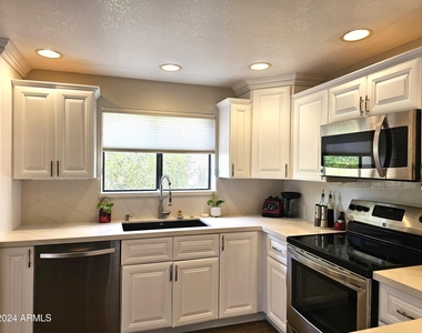 15225 N 100th Street - Photo Thumbnail 12