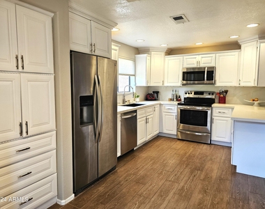 15225 N 100th Street - Photo Thumbnail 9